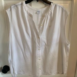 White Old Navy Sleeveless Button Up